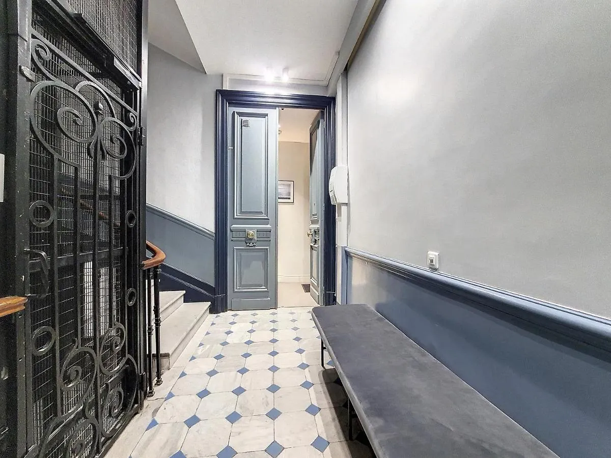 Nestor&Jeeves - Les Cypres - Central - Very Close Sea Nice 0*,  France